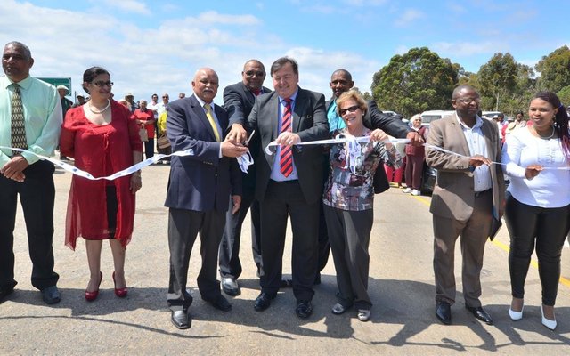 Lincoln de Bryn, Mayor of the Overberg District Municipality, Reverend D Dietrich, Minister  Grant  and  Nicolette  Botha-Guthrie,  Mayor  of  the  Overstrand  Local  Municipality, flanked by municipal officials and guests.